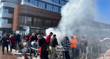 HG Hospital’da Yüzlerce Kişiye Sucuk Ekmek İkramı