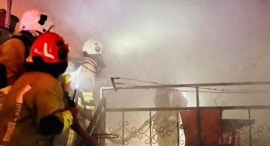 Kahramanmaraş’ta ahşap evde çıkan yangın geceyi gündüze çevirdi