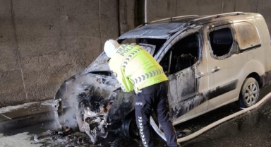 Kahramanmaraş’ta araç seyir halinde alev topuna döndü