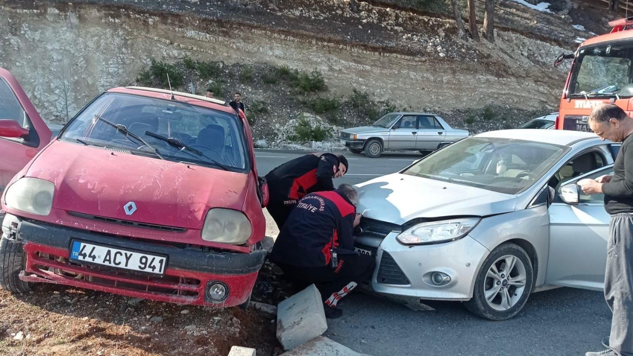 Kahramanmaraş’ta iki otomobil çarpıştı: 2 yaralı
