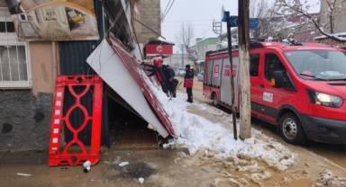 Kahramanmaraş’ta Karın Ağırlığı İşletme Sundurmasını Çökertti