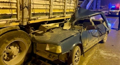 Kahramanmaraş’ta Park Halindeki Çekiciye Çarpan Otomobilde 3 Kişi Yaralandı