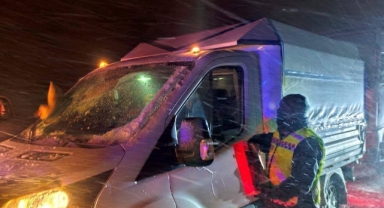 Kahramanmaraş’ta Yolda Kalan Vatandaşlara Jandarma ve Kızılay’dan Destek