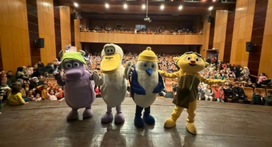 “Kaptan Pengu ve Arkadaşları” Minikler İçin Sahnedeydi