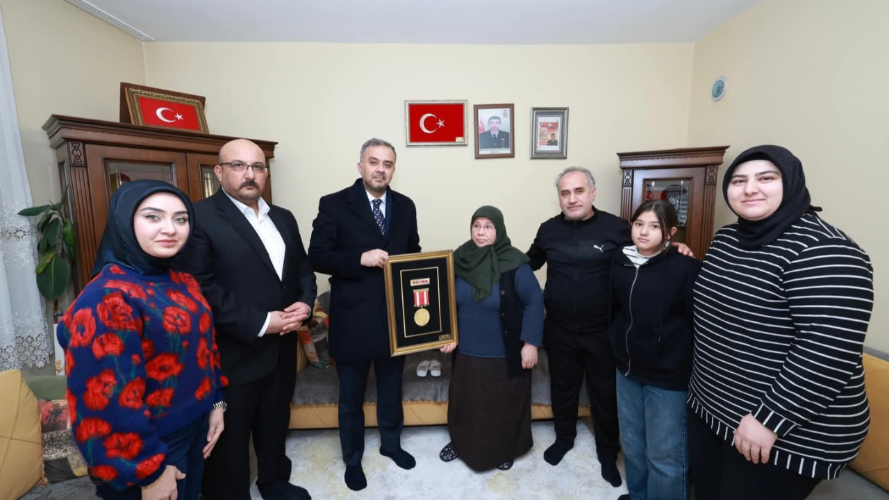 ONİKİŞUBAT BELEDİYE BAŞKANI TOPTAŞ’TAN ŞEHİT AİLESİNE ANLAMLI ZİYARET
