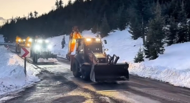 ONİKİŞUBAT BELEDİYESİ’NDEN YOĞUN KAR MESAİSİ: BAŞKAN TOPTAŞ SAHADA
