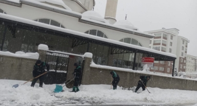 Onikişubat’ta Kar ve Buzlanmaya Karşı Seferberlik: Ekipler 7/24 Sahada