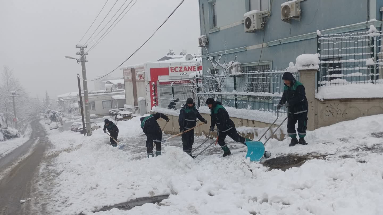 Onikişubat’ta Kar ve Buzlanmaya Karşı Seferberlik: Ekipler 7/24 Sahada
