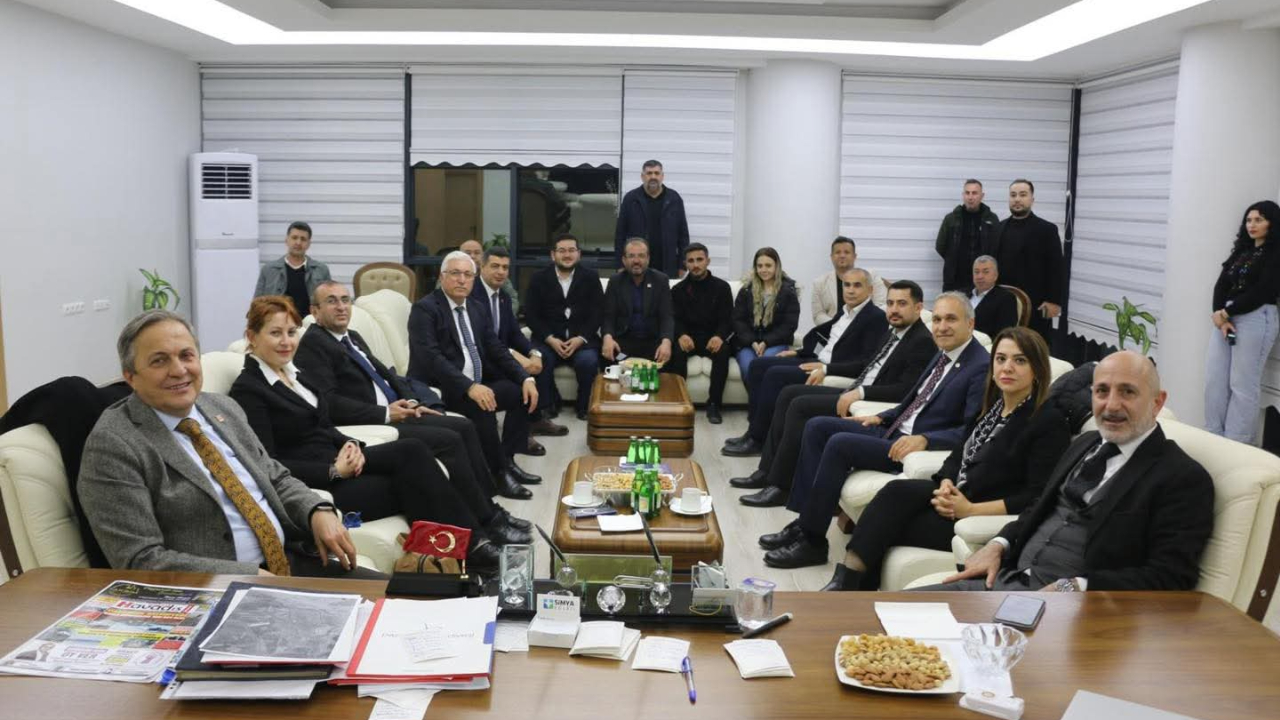 Pazarcık Belediyesi’ne Üst Düzey Siyasi Ziyaret: Mali Durum ve Projeler Masaya Yatırıldı