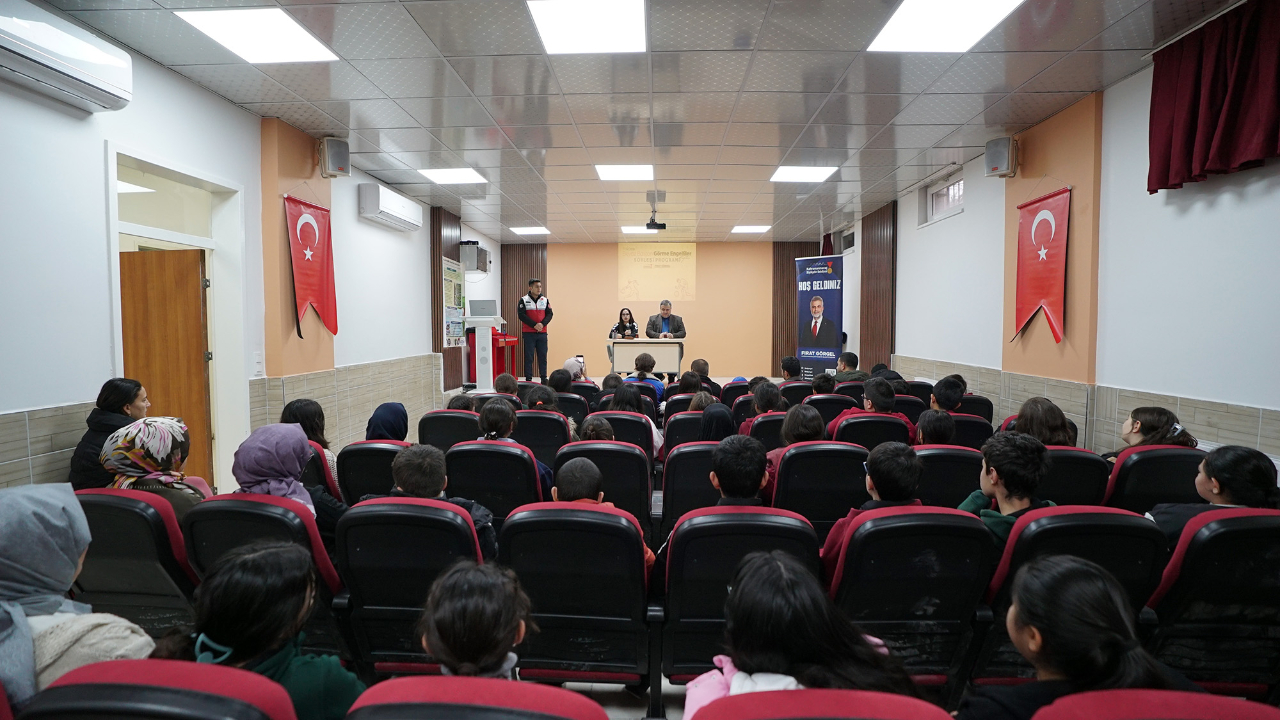 Şampiyon Sporcu Fatma Gül Güler, Gençlerle Deneyimlerini Paylaştı