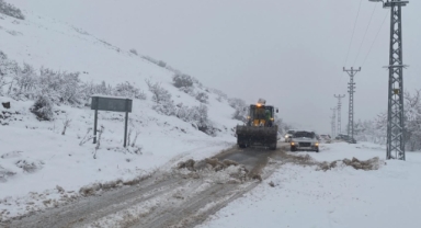 Türkoğlu Belediyesi Karla Mücadelede Teyakkuzda: Ekipler 7/24 Sahada