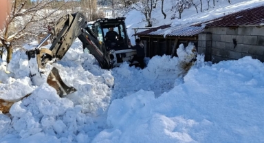 TÜRKOĞLU BELEDİYESİ’NDEN YOĞUN KAR YAĞIŞINA KARŞI 7/24 SEFERBERLİK