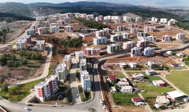 -Türkoğlu’nda 3 Bin 844 Kalıcı Konut Hak Sahiplerine Teslim Edildi