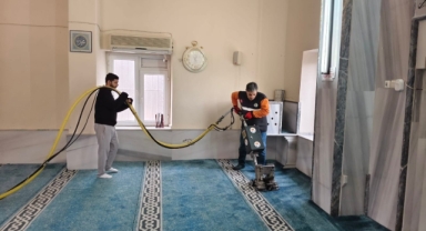 Yumurtalık’ta camiler titizlikle temizleniyor