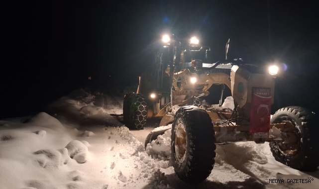 Büyükşehir’den Kırsalda Gece Gündüz Kar Mesaisi