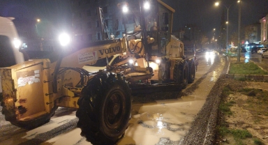 Büyükşehir’den Sağanak Yağışa Karşı Yoğun Mesai