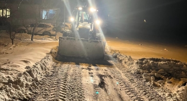 Büyükşehir, Göksun Kırsalında Kar Mesaisini Sürdürüyor