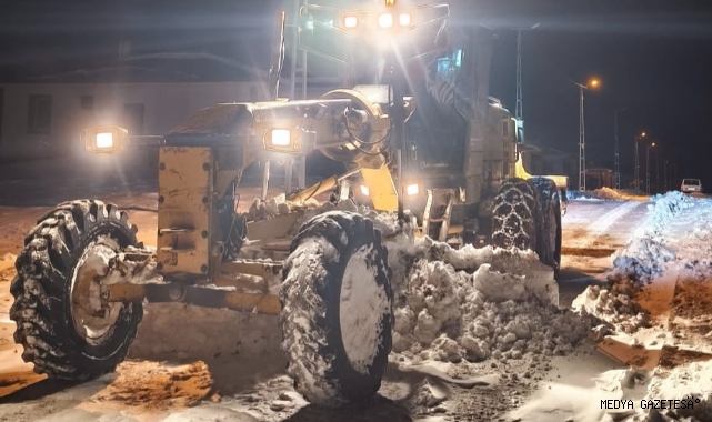 Büyükşehir, Göksun Kırsalında Kar Mesaisini Sürdürüyor