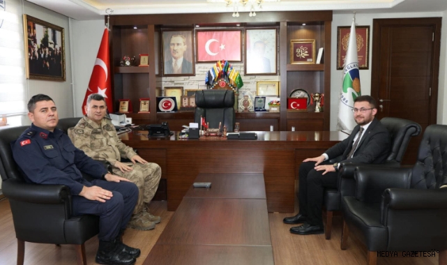 Çağlayancerit’te protokol buluşması: İl ve İlçe Jandarma Komutanlarından Belediye Başkanı Göktaş’a ziyaret
