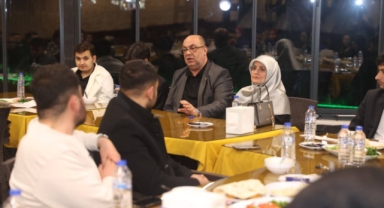 DULKADİROĞLU’NDA GENÇLİK BULUŞMASI: BAŞKAN MEHMET AKPINAR GENÇLERİN TALEP VE ÖNERİLERİNİ DİNLEDİ