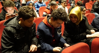 Gençler Kurtuluşu Oynadı, Büyükşehir’den Kültür Gezisi Kazandı