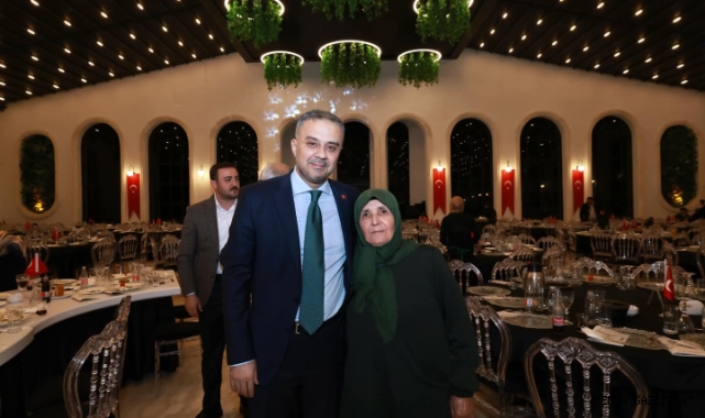 Hanifi Toptaş, Ramazan’ın ilk iftarında şehit aileleri ve gazilerle buluştu: “Büyük Aile Sofrası’nda aynı sofrayı paylaşmanın gururunu yaşadık”