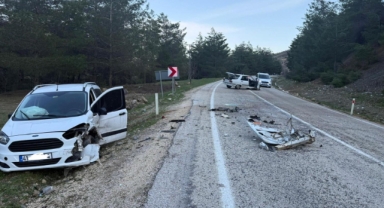 Kahramanmaraş’ta hafif ticari araç ile otomobil kafa kafaya çarpıştı: 1 yaralı 