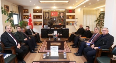 Kahramanmaraş’ta Kurumlar Arası İstişare: Defterdarlık Heyetinden Başkan Akpınar’a Ziyaret