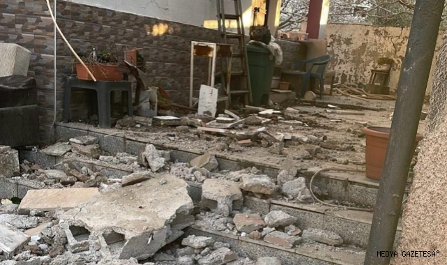 Kahramanmaraş’ta Rüzgar Çatıyı Uçurdu, Yüksek Gerilim Hattı Patladı