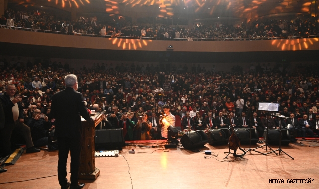 Kurtuluş Coşkusu Ali Kınık Konseriyle Taçlandı