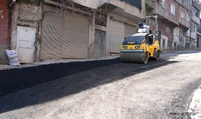 Mahalle Mahalle Onarım: Yollar Sıcak Asfaltla Yenileniyor