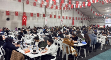 Ramazan Sokağı’nda Murat Belet’ten Gönüllere Dokunan Nağmeler