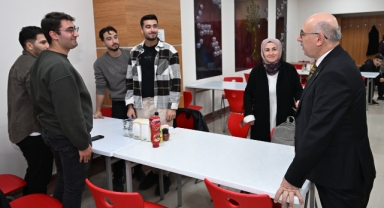 Rektör Ak, Öğrencilerle İftarda Buluştu
