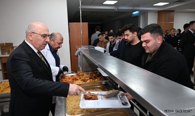 Rektör Ak, Öğrencilerle İftarda Buluştu