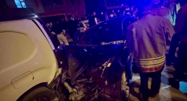 -Afşin’de Otomobil Park Halindeki 4 Araca Çarptı: 1 Yaralı