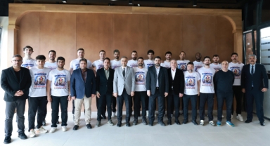 Başkan Toptaş, Efeler Ligi’ne yükselen Onikişubat Belediye Spor ile şampiyonluk yemeğinde buluştu