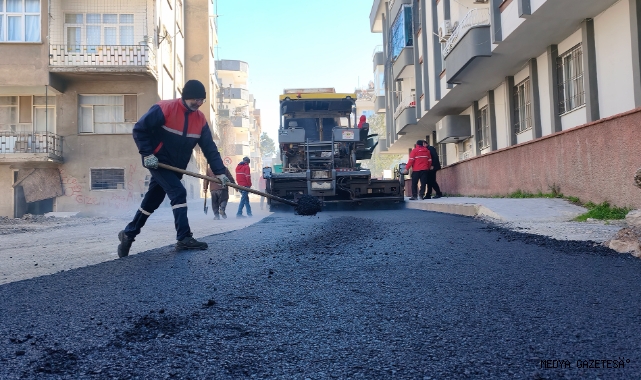 Büyükşehir, Dulkadiroğlu Yenişehir Mahallesi’nde Asfalt Seferberliğini Sürdürüyor