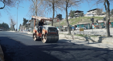Büyükşehir’in Asfalt Çalışmalarıyla Yollar Yenileniyor