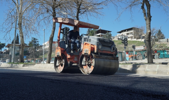 Büyükşehir’in Asfalt Çalışmalarıyla Yollar Yenileniyor
