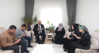 DULKADİROĞLU BELEDİYE BAŞKANI MEHMET AKPINAR, MERHUM PERSONELİN AİLESİNİ BAYRAMDA YALNIZ BIRAKMADI