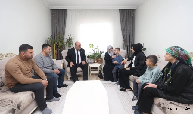 DULKADİROĞLU BELEDİYE BAŞKANI MEHMET AKPINAR, MERHUM PERSONELİN AİLESİNİ BAYRAMDA YALNIZ BIRAKMADI