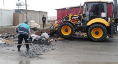 DULKADİROĞLU’NDA BAYRAM ÖNCESİ TEMİZLİK ÇALIŞMALARI HIZ KAZANDI