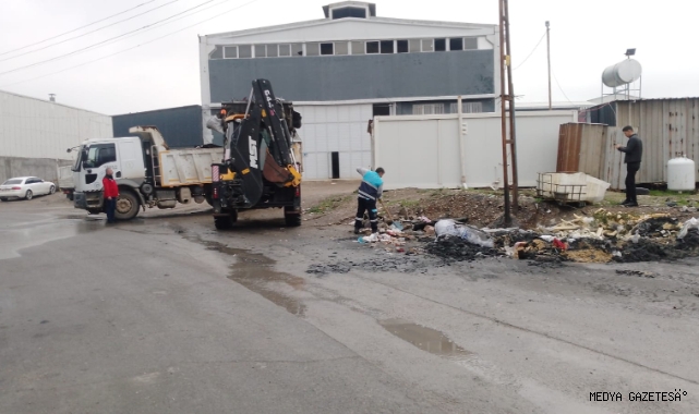 DULKADİROĞLU’NDA BAYRAM ÖNCESİ TEMİZLİK ÇALIŞMALARI HIZ KAZANDI