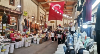 -Kahramanmaraş’ta Bayram Hareketliliği: Tarihi Çarşıda Yoğunluk, Evlerde Tatlı Telaşı