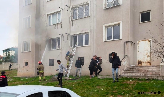 -Kahramanmaraş’ta Ev Yangını: 1 Kişi Kurtarıldı