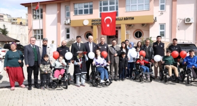 -Kahramanmaraş’ta Hayırsever Polis Memurundan Özel Öğrencilere Destek