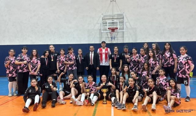 -Kahramanmaraş’ta Hentbolda Çifte Başarı