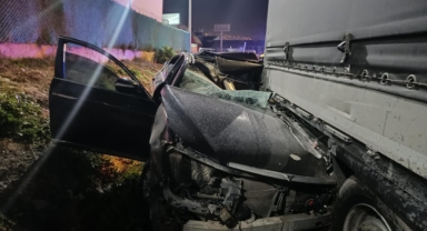 Kahramanmaraş’ta Otomobil Tıra Arkadan Çarptı: 4 Yaralı