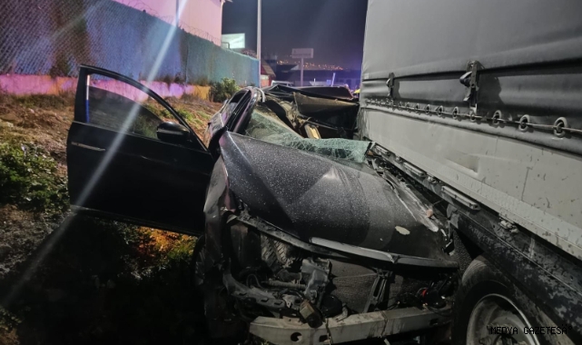 Kahramanmaraş’ta Otomobil Tıra Arkadan Çarptı: 4 Yaralı