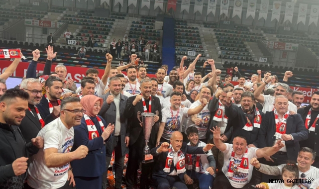 ONİKİŞUBAT BELEDİYESPOR EFELER LİGİ’NDE: ŞAMPİYONLUK KUPASI KAHRAMANMARAŞ’A ÇOK YAKIŞTI